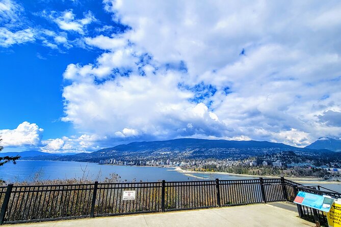 3 Unforgettable Hours in Vancouver - Robson Street: A Classic Vancouver Shopping-and-Scene Strip