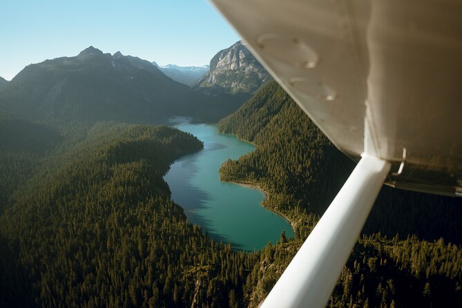 Alpine Lake Flightseeing Experience from Squamish - Squamish Airport meeting point and how the 1.5 hours feel