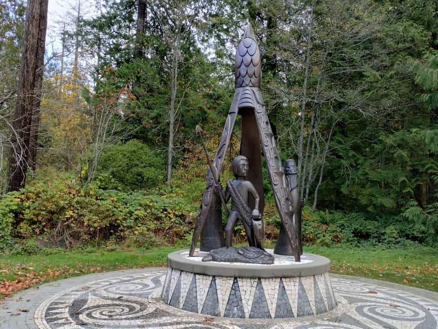 Aquarium & StanleyPark+20 Gem Spots+City/Vip Car+Small Group - From park statues to downtown harbor views to Canada Place