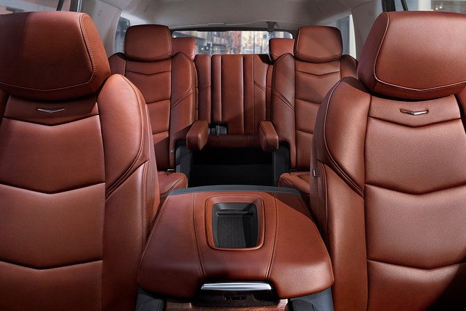 Arrival Transfer: Vancouver Airport YVR - Vancouver by Luxury SUV - Where Your Driver Is Waiting: YVR Arrivals, Name Sign, Zero Guesswork
