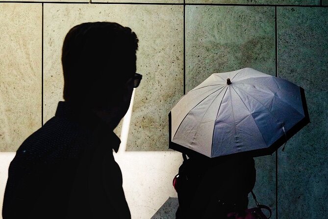 Art of Street Photography Guided Walk - Downtown Vancouver Focus: Light, Shadows, Silhouettes, and Reflections