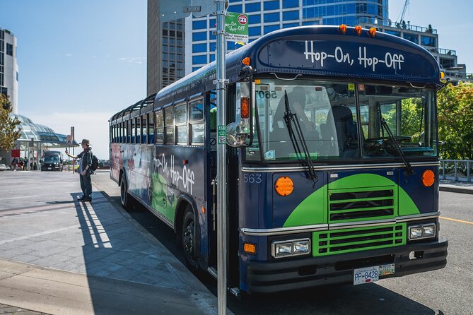 Big Bus Vancouver Hop-On Hop-Off Sightseeing Tour - Audio Commentary That Actually Helps: Live Narration vs Recorded Tracks