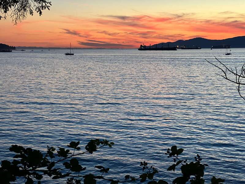 Bike and Hike Vancouver - The beach picnic lunch: why this stop is more than food