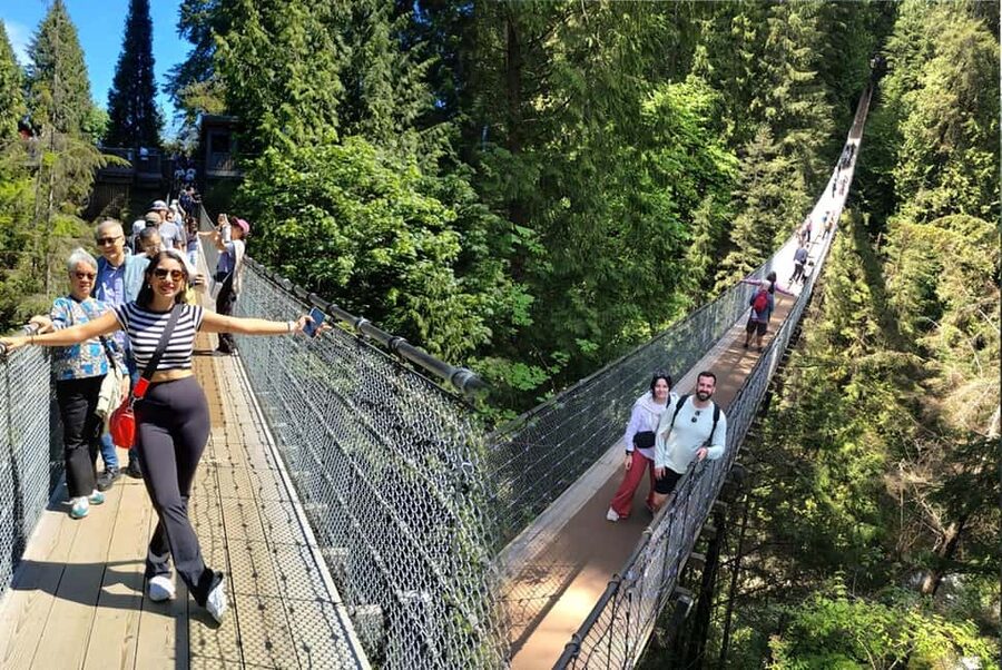 Capilano Br+Grouse Mtn+Dam+Lake&Hatcher/5in1/Small Group/Car - The comfort-car setup: small group, fewer headaches