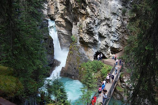 Circle West - Canadian Rockies Round Trip Bus Tour From Vancouver - Tour Directors and Drivers: Why the Human Piece Matters