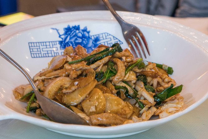 Downtown Vancouver Asian Food Tour by Vancouver Foodie Tours - Stop 1: Konbiniya Japan Centre and the Joy of the Everyday Bite