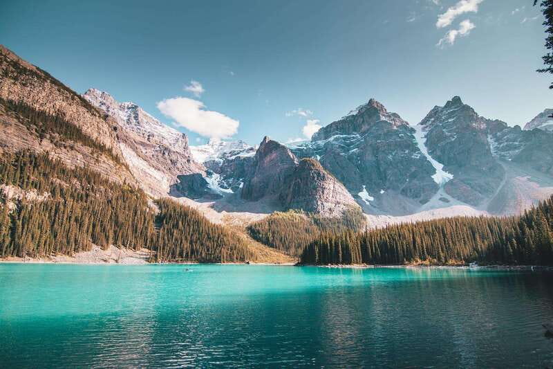 From Vancouver:4-Day Columbia Icefield & Banff National Park - Day 1: Okanagan Wine Stop, Quick Lake Break, Then Revelstoke/Salmon Arm