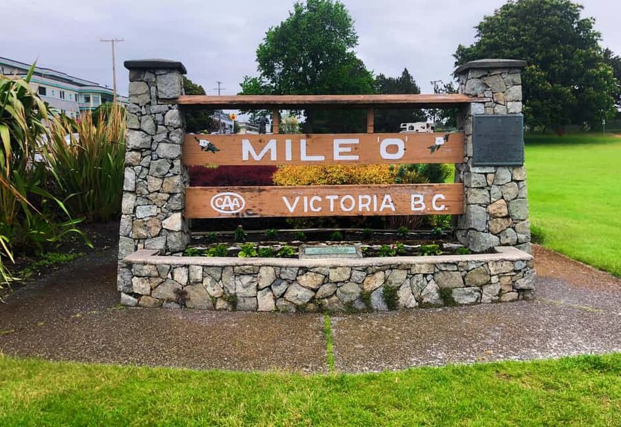 From Vancouver: Full-Day Victoria Tour with Ferry Ticket - Butchart Gardens: the included hour you’ll want to plan for
