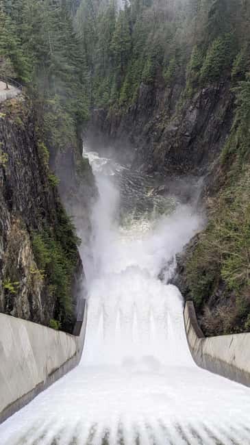Grouse Mnt+StanleyPark+Hatchery+Cleveland Dam+LynnCanyonTOUR - Capilano Lake and Cleveland Dam: short stops with big photo payoff