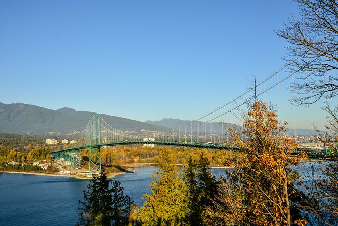 Photography & Hiking in Nature - A 7-hour Vancouver photo day with pickup and a max of 7