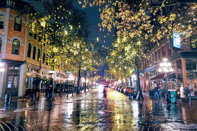 Photography & Walk at Night - Gastown after dark: practical photography help in the right location