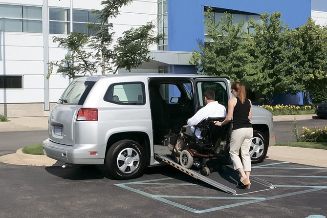 Private Accessible Vancouver Airport (YVR) Transfer to City of Vancouver - Domestic Arrivals: Baggage Carousel to Chauffeur in Plain Steps