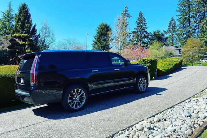 Private Airport Transfer from Vancouver Airport to Downtown Hotel - The Luxury Ride: Comfort, Bottled Water, and Door-to-Door Simplicity