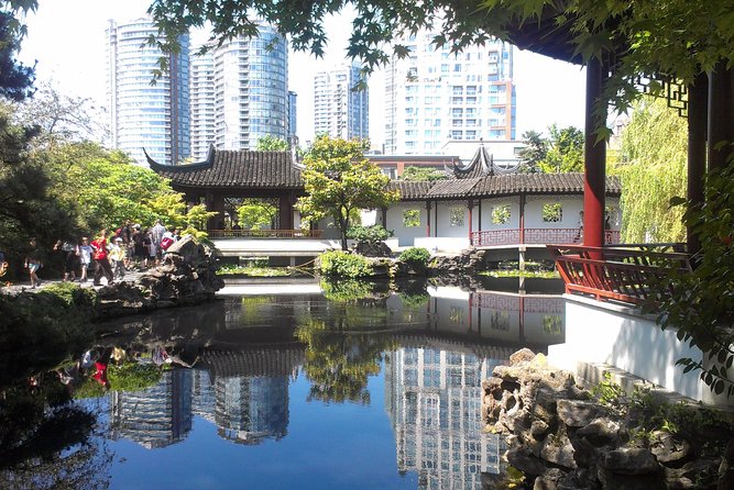 Private Tour: Gardens of Vancouver - VanDusen Botanical Garden: more plants, less stress