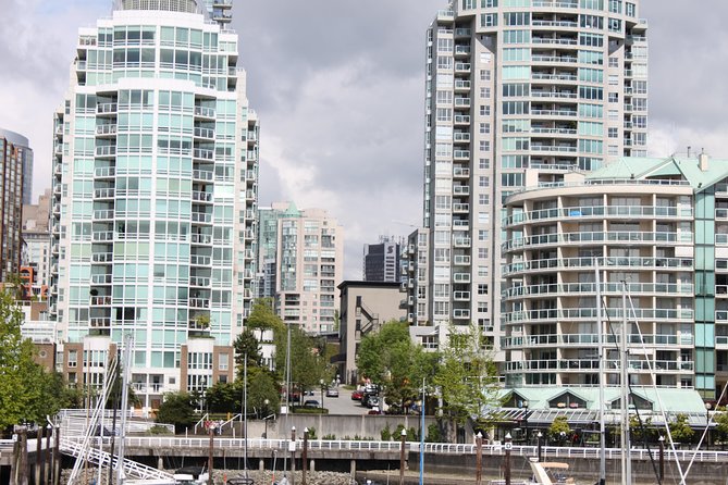 Private-VIP- Vancouver City Tour, SUV - The stops that reviewers singled out: markets and Elizabeth Park