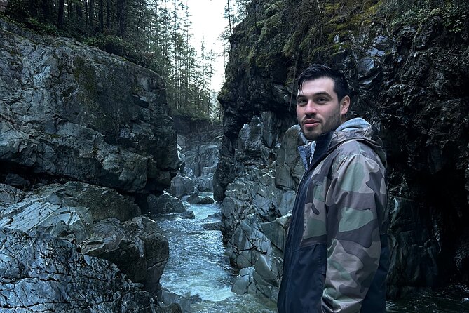 Shannon fall, Quercus Point and Squamish city Private tour - Stop 1: Shannon Falls Provincial Park and a 335-meter photo moment