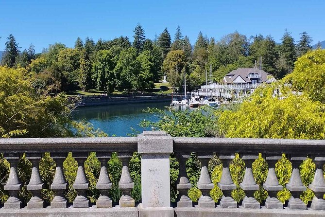 Stanley Park Bike Adventure with Lux Car Pick Up Affordable Easy - Lions Gate Bridge and the “stand back and look” viewpoints