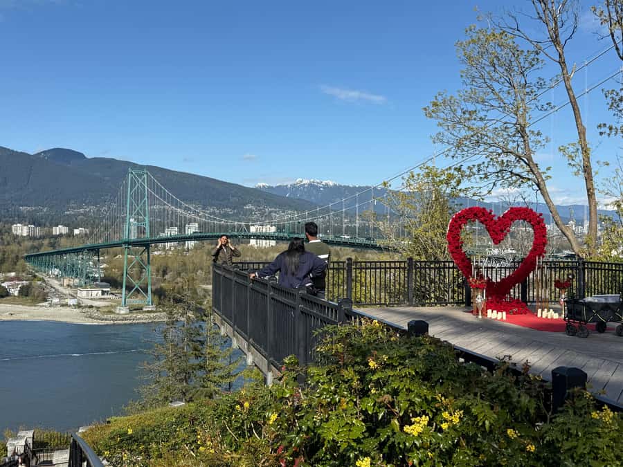 Stanley Park CarTour:SmallGroup/Comfort&CheaperThan BikeTour - Group size, guide style, and flexibility at each stop