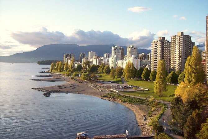Stanley Park Self Guided Bike Tour - Vancouver Aquarium and the park’s busiest energy zone