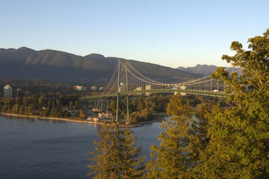 Sunset Bus Tour: Stanley Park & English Bay Photostops - The best way to do Vancouver’s sunsets: this 2-hour bus loop