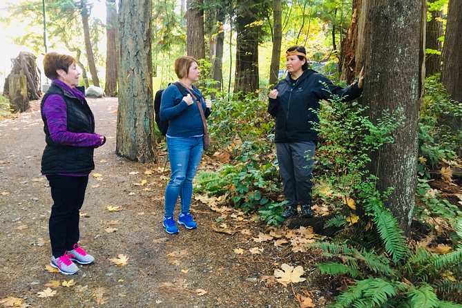 Talking Trees: Stanley Park Indigenous Walking Tour Led by a First Nations Guide - Stop 1: The Bus Loop introductions that set the tone