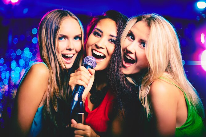 Taylor Swift Karaoke Sing Off Trolley Tour - What’s included (and what you should bring)