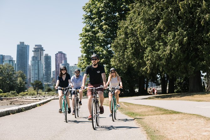The Stanley Park Bicycle Tour by Cycle City Tours - Brockton Point Lighthouse Stop: Totem Poles, History Context, and Classic View Angles
