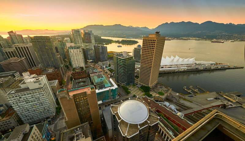 Vancouver: Attractions by Twilight Guided Tour with Dinner - Small-Group Size: Why Limiting to 6 People Matters