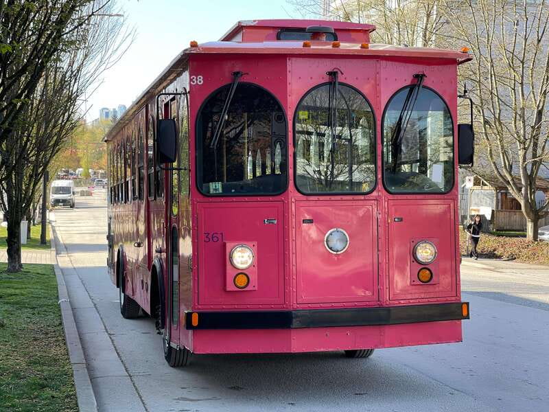 Vancouver: City & Granville Island Sightseeing Trolley Tour - Granville Island Public Market: your one-hour freedom slot