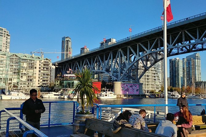 Vancouver City Highlights Explorer Private Tour - Stanley Park the smart way: Rose Garden, Totem Poles, Prospect Point