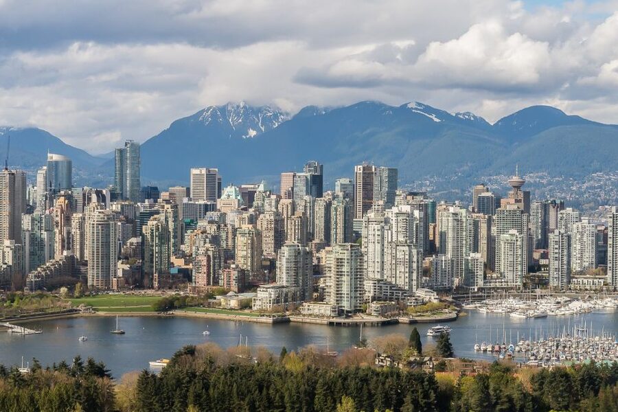 Vancouver: City Highlights & Vancouver Lookout Tour - Granville Island Market Hour: Shopping and Food Market Time You Control