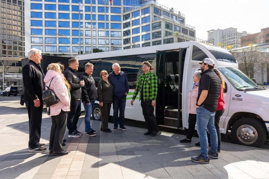 Vancouver: City Highlights & Vancouver Lookout Tour - Meeting at 999 Canada Place and How the Mini-Coach Keeps It Easy