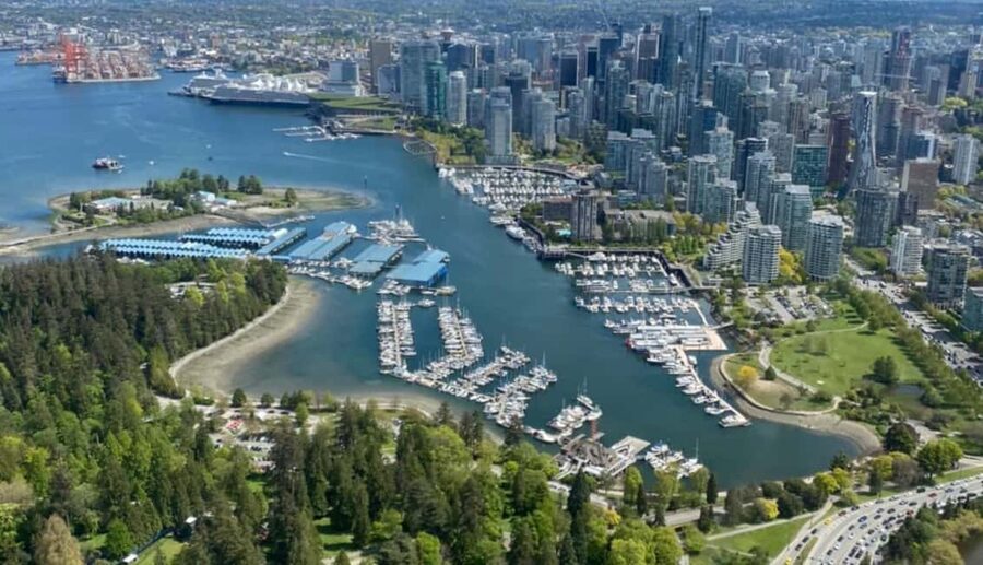 Vancouver: City Skyline Scenic Seaplane Flight - Pilot and Crew: Friendly, Chilled, and Built for Questions