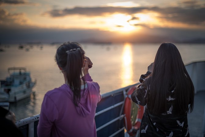 Vancouver Evening Dinner Cruise - Live Music On Board: Guitar, Singers, and the Right Level of Fun