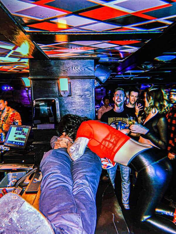 Vancouver: Gastown Pub Crawl - Nightlife strategy: get better value from the free shots