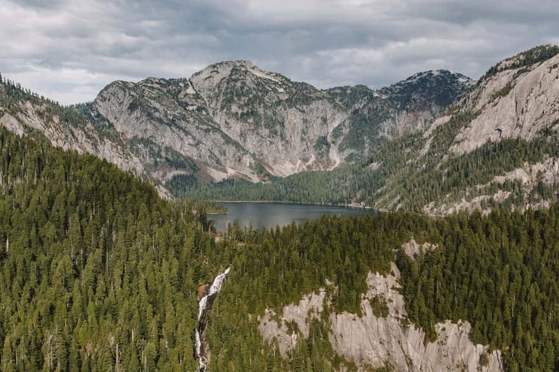 Vancouver: Helicopter Tour with Backcountry Beer Tasting - From Vancouver to the Coast Mountains in one hour