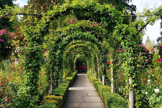 Vancouver Island, Butchart, Malahat 2-Day Tour in Chinese/English - Chemainus murals and Hatley Castle: culture stops with time to breathe