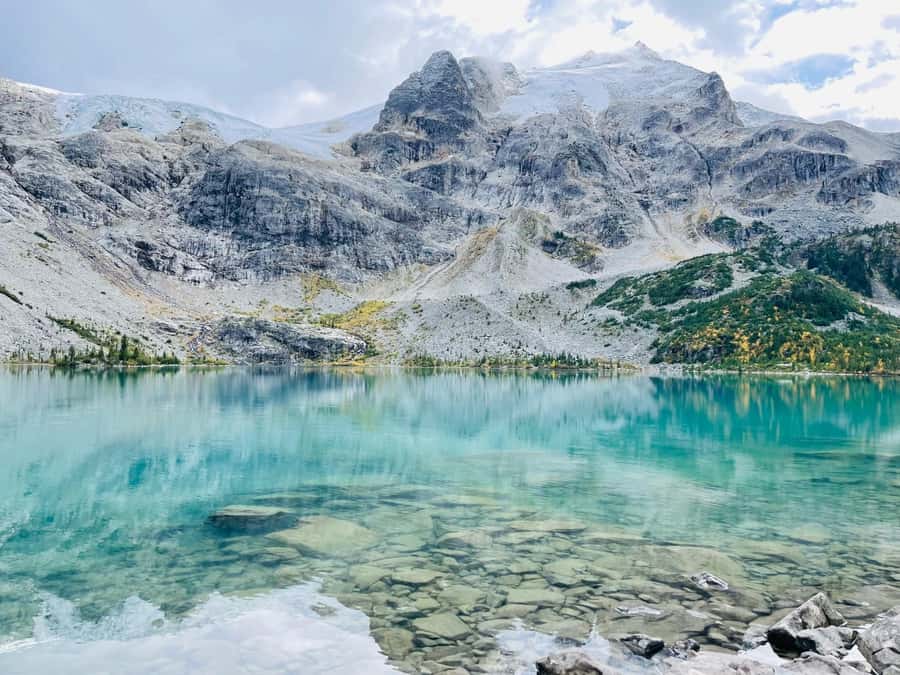 Vancouver: Joffre Lakes Park Hike and Whistler Day Trip - Small-group guiding: Sinisa’s role in your day