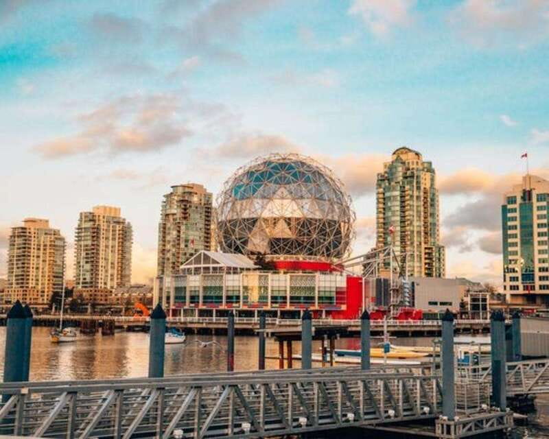 Vancouver : Must-See Attractions Walking Tour With A Guide - Meeting at the Fairmont: Downtown Vancouver, Sorted Fast