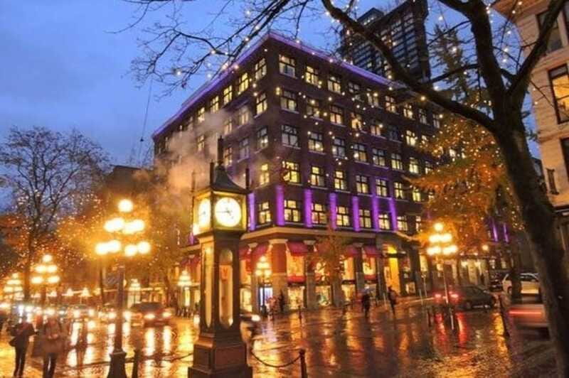 Vancouver : Must-See Attractions Walking Tour With A Guide - Canada Place: The Waterfront That Explains Vancouver’s Layout