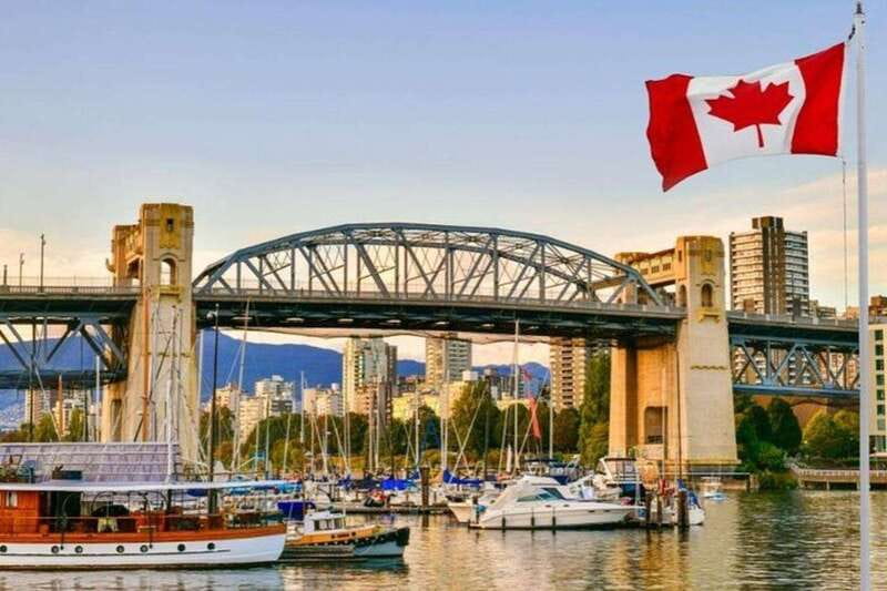 Vancouver : Must-See Attractions Walking Tour With A Guide - Granville Island: Market Energy Without the Guesswork