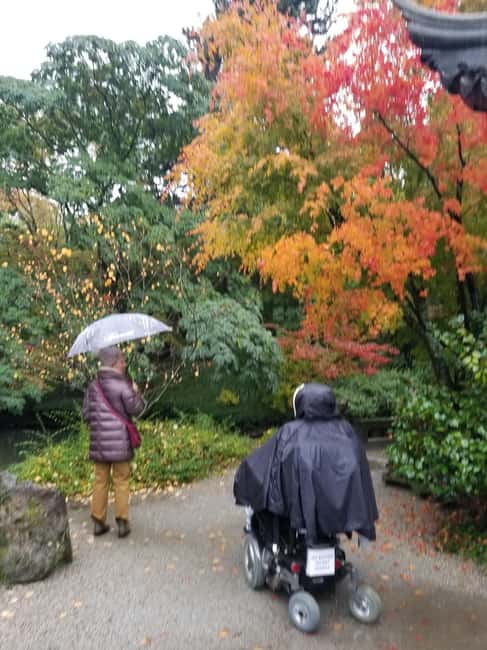 Vancouver: Private Walking Tour with a Local - Local tips you can use right away (food, wandering, shopping)
