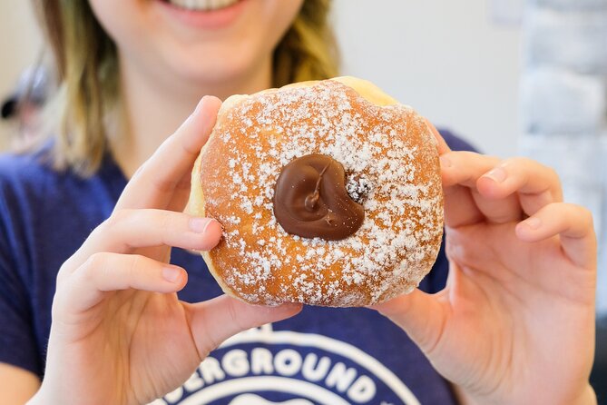 Vancouver’s Sweetest Stroll: A Delicious Donut Experience - The final stretch: Lee’s Donuts and the Gastown Steam Clock finish