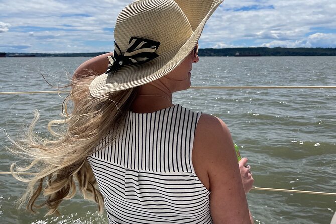 Vancouver Sailing Experience on a 50 foot Sailboat - Wildlife and small moments that can make the day