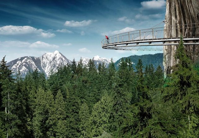 Vancouver Sightseeing and Suspension Bridge Small Group Tour - Stanley Park: 40 minutes on the harbor edge