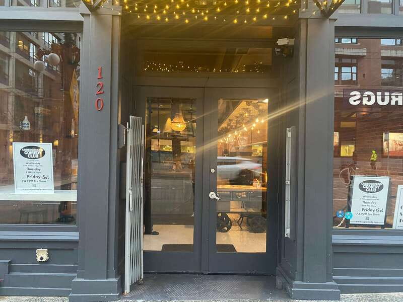 Vancouver: Underground Comedy Club Entry Ticket - Underground Comedy Club in Historic Gastown: A 90-Minute Vancouver Night