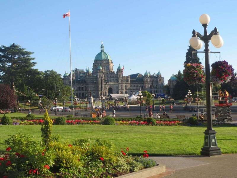 Vancouver: Victoria and Butchart Gardens by Seaplane - Fall timing note: the Oct 1–29, 2024 shuttle schedule