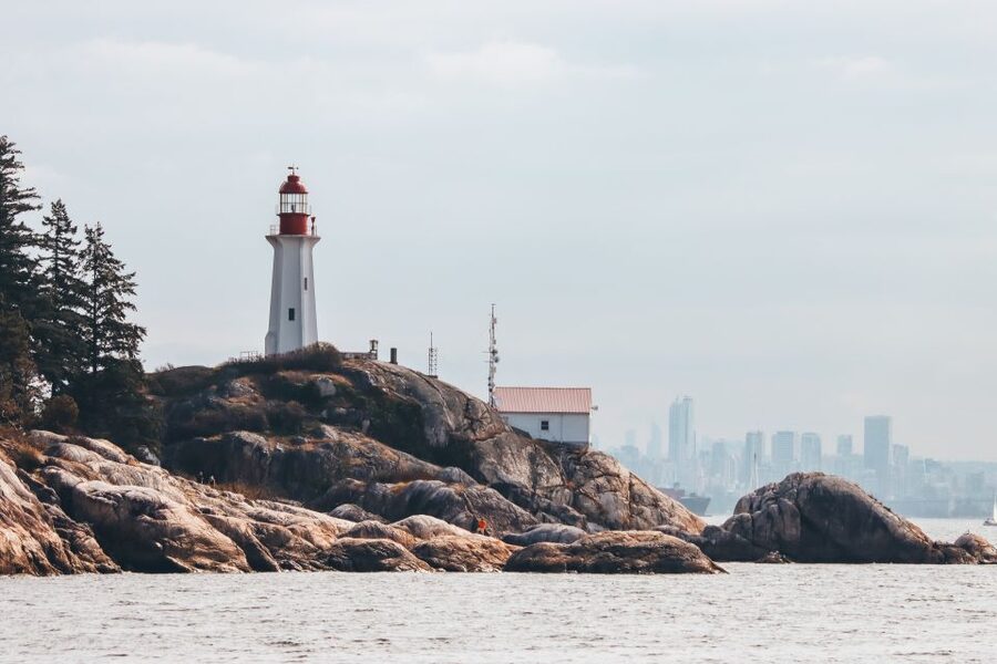 Vancouver: Waterfront Sightseeing Tour - City and Nature - Lighthouse Park and Point Atkinson: seal colonies and eagle-spotting time