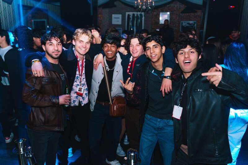 West Coast Party Crawl - Route B - Meeting at The Yale Saloon: the timing that decides your whole night