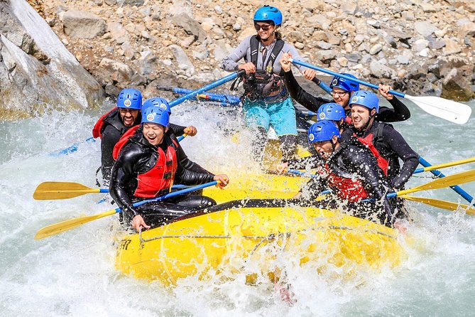 Wet and Wild Elaho Exhilarator Rafting - Entering the rapids: how beginner-friendly coaching works